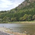 阿賀町津川、常浪川の流れと麒麟山の風景（麒麟山公園）