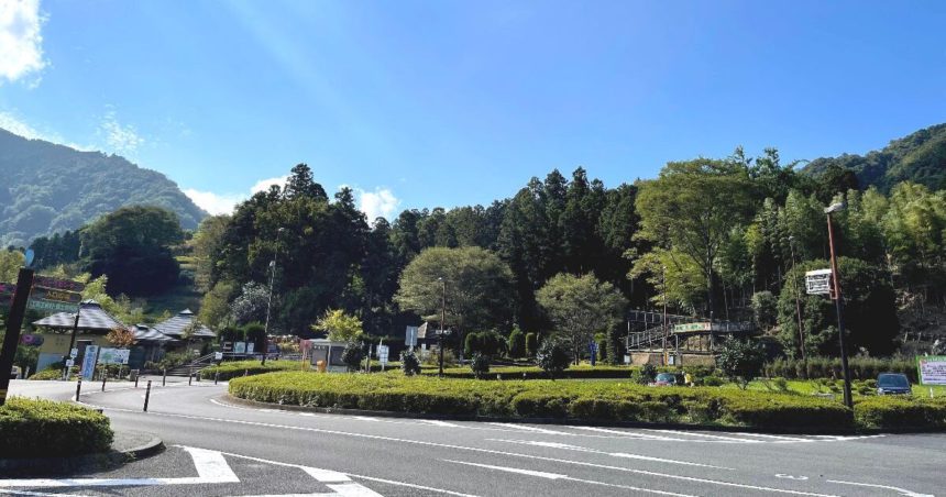 愛川町、宮ヶ瀬湖の東側にある地元の広大な遊び場、神奈川県立あいかわ公園