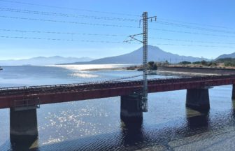 姶良市、昭和のレトロな雰囲気を残し、土木学会の選奨土木遺産にも選ばれている、JR日豊本線の姶良鉄橋