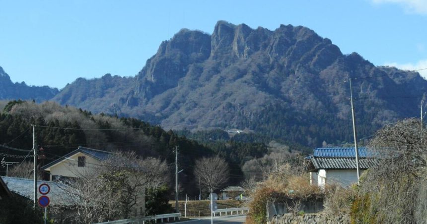安中市から見る日本三大奇景の1つ、妙義山