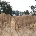 阿波市阿波町北山、太古の昔からの浸食によって削られ、世界三大土柱の1つにも数えられる国の天然記念物、阿波の土柱