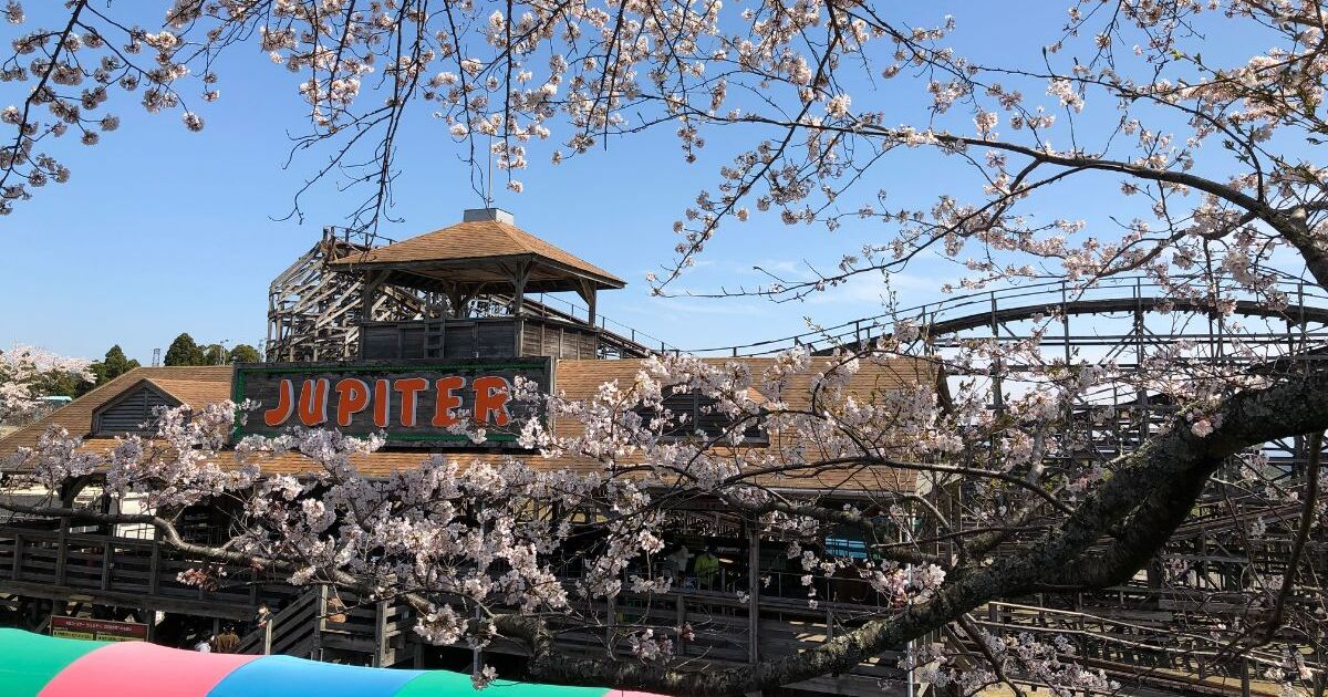 別府市の遊園地、城島高原パーク内にある日本初の木製コースター、ジュピター