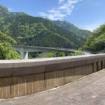 秩父市大滝地内、埼玉と山梨を結ぶ国道140号線の一部、巨大な雷電廿六木橋（ループ橋）の風景
