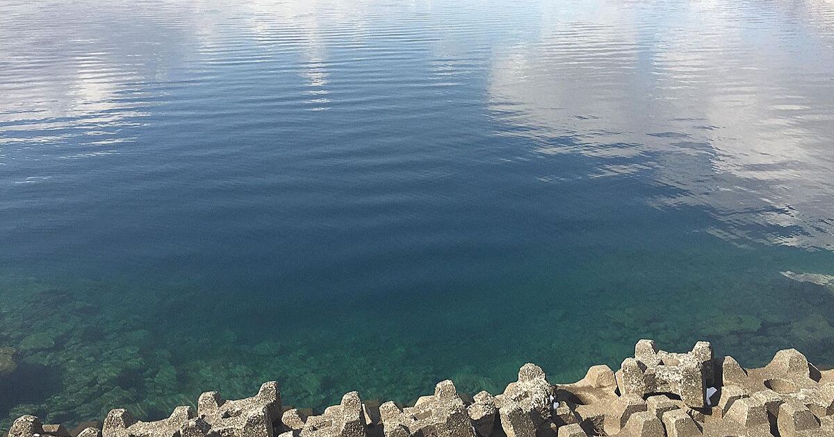 千歳市の支笏洞爺国立公園、日本最北の不凍湖であり、2018年度まで11年連続水質日本一の評価を受けているカルデラ湖、支笏湖