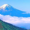 笛吹市、富士河口湖町と笛吹市にまたがる御坂峠から見る富士山