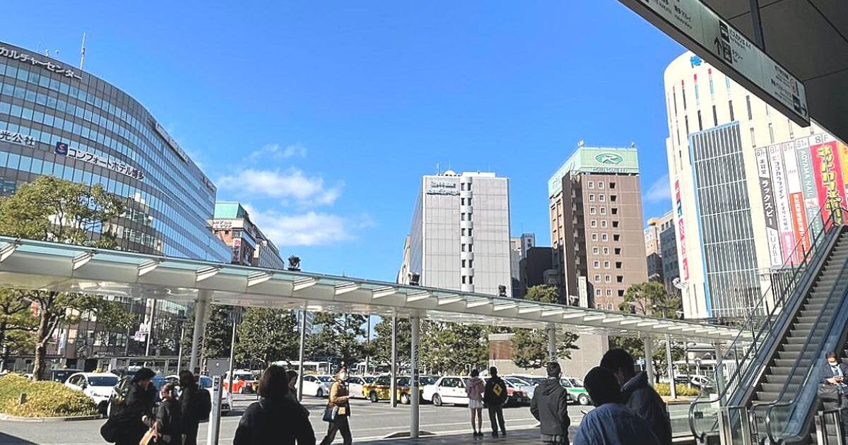 福岡市博多区、発展が続く博多駅前の風景