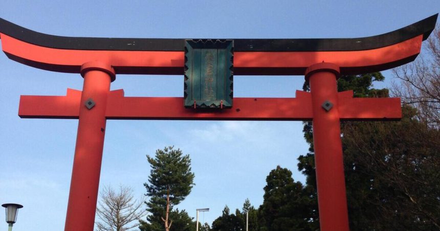 五泉市、桜の名所としても知られる村松公園内の愛宕神社