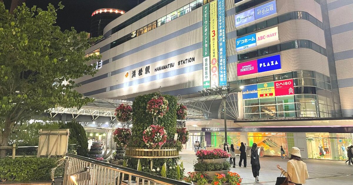 浜松市中区砂山町、JR東海道本線、東海道新幹線の浜松駅、北口駅ビルの風景