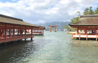廿日市市宮島町、平清盛によって造営され、今では世界文化遺産にもなっている厳島神社の風景