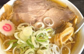東根市中央、煮干しが利いたスープと極太麺の組み合わせの人気店、二代目高橋商店の中華そば