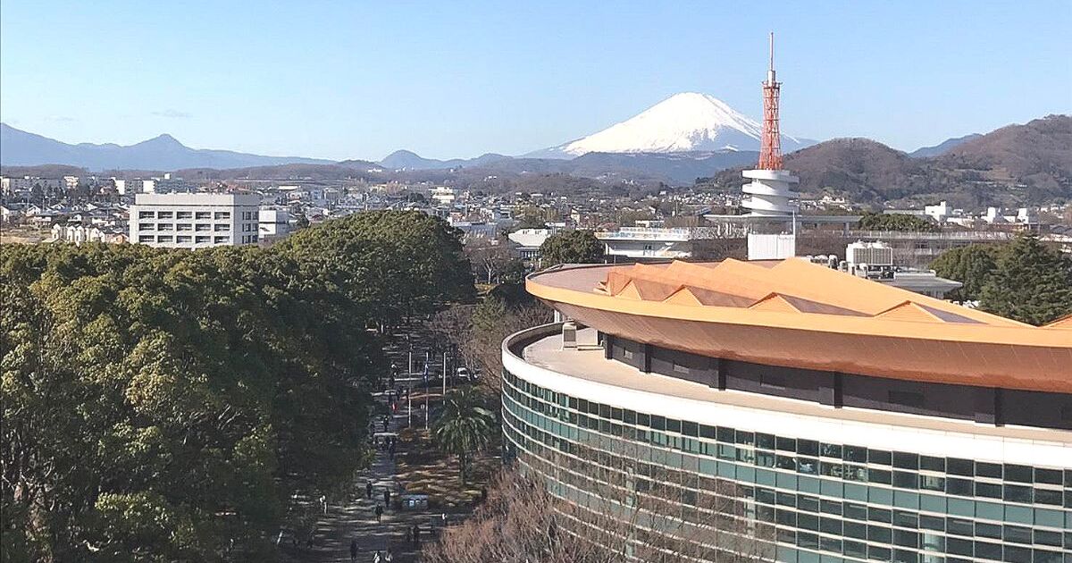 平塚市北金目、東海大学 湘南キャンパスから見える富士山の風景