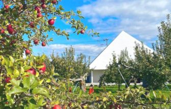 弘前市清水富田、弘前市りんご公園と敷地内にあるシードル工房kimoriの風景