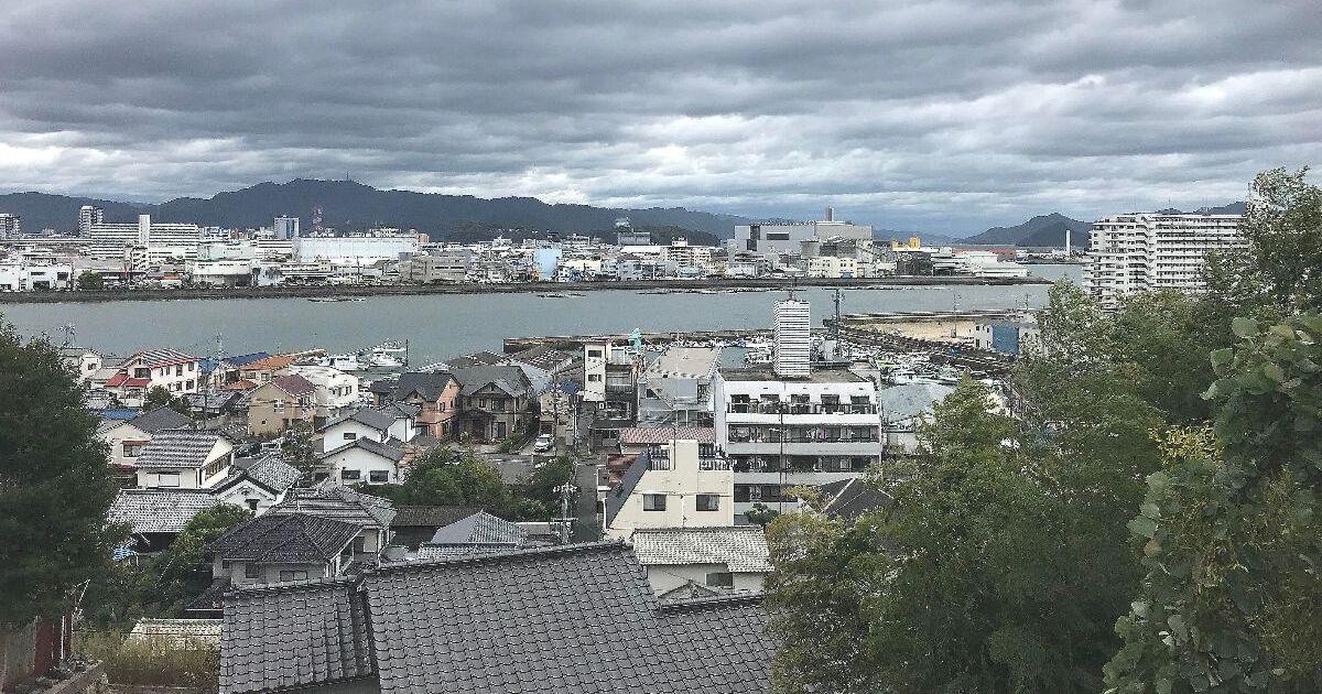 広島市中区、江波山気象館がある丘から見える街景色