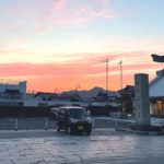 防府市松崎町、防府天満宮の参道入口、夕暮れの風景