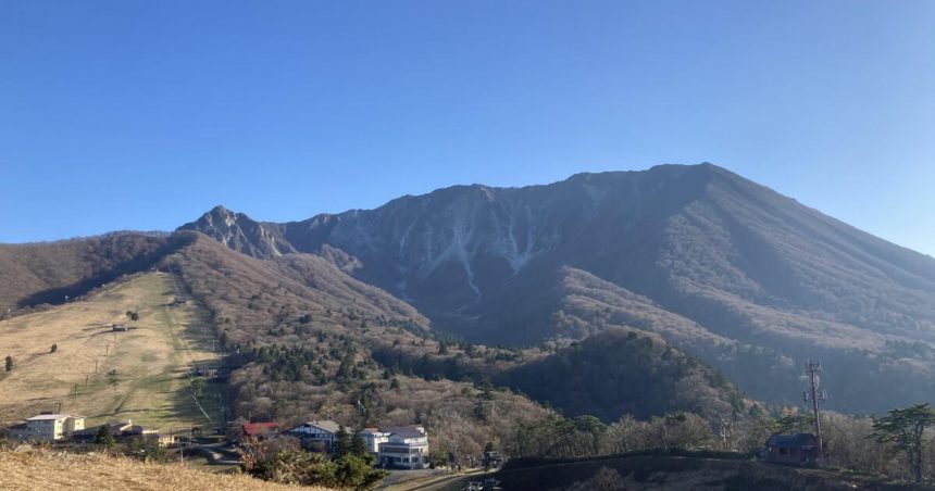 伯耆町、地元では伯耆富士とも呼ばれる名峰の大山
