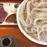 飯田市育良町、飯田の食文化の1つ、馬刺しのセットが人気の店、戸隠手打ちそば あすき