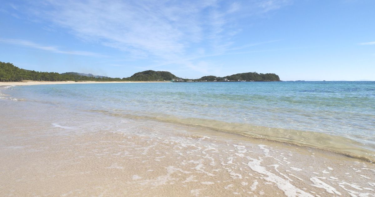 壱岐市石田町、日本の渚100選にも選ばれ、約600mも白い砂浜が続く筒城浜海水浴場
