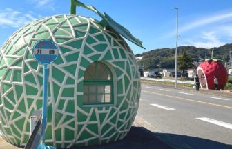 諫早市の小長井地区、観光客の人気撮影スポットとなっているフルーツバス停