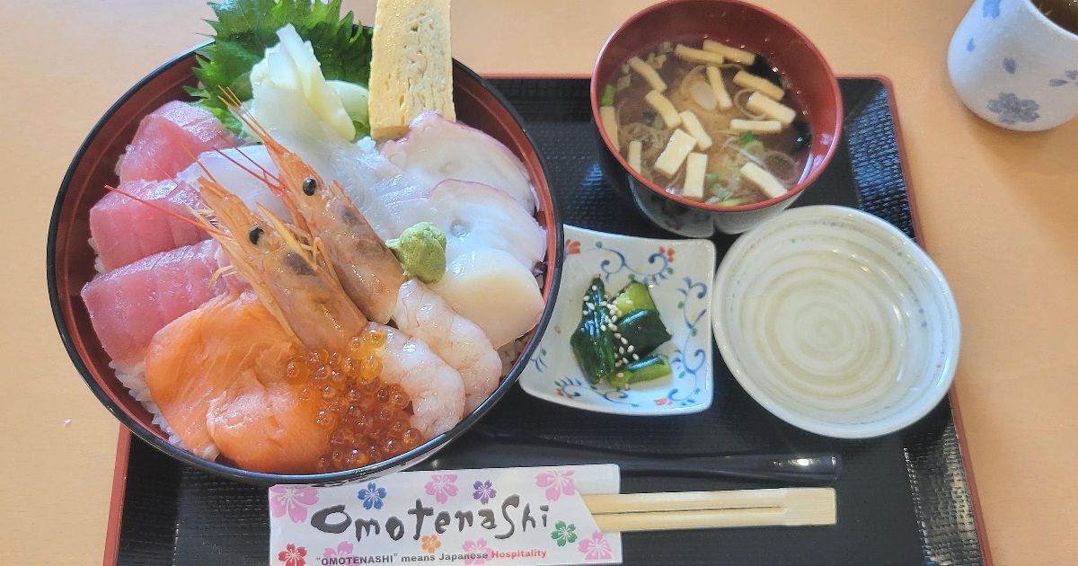 石巻市浜松町、魚も米も地元産にこだわる海鮮丼の人気店、丼・丼