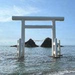 糸島市志摩桜井、日本の渚100選にも選ばれている桜井二見ヶ浦の夫婦岩と鳥居の風景