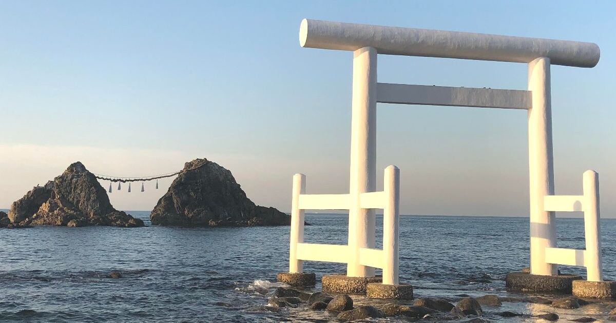 糸島市志摩桜井、福岡県の名勝にも指定されている桜井二見ヶ浦の夫婦岩