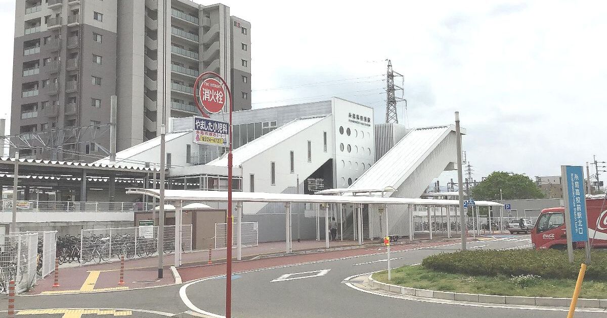 糸島市浦志、JR筑肥線の糸島高校前駅、北口の風景