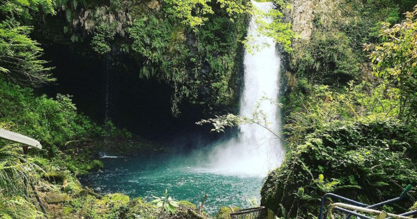 伊豆市湯ケ島、伊豆半島ジオパーク内で日本の滝百選の1つにも数えられている、浄蓮の滝