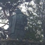 上越市中屋敷、春日山城跡の上杉謙信公銅像