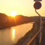 鹿児島市内を流れる甲突川と夕陽の風景