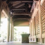 鎌倉市大町、心地よい静けさが感じられる妙本寺の本堂