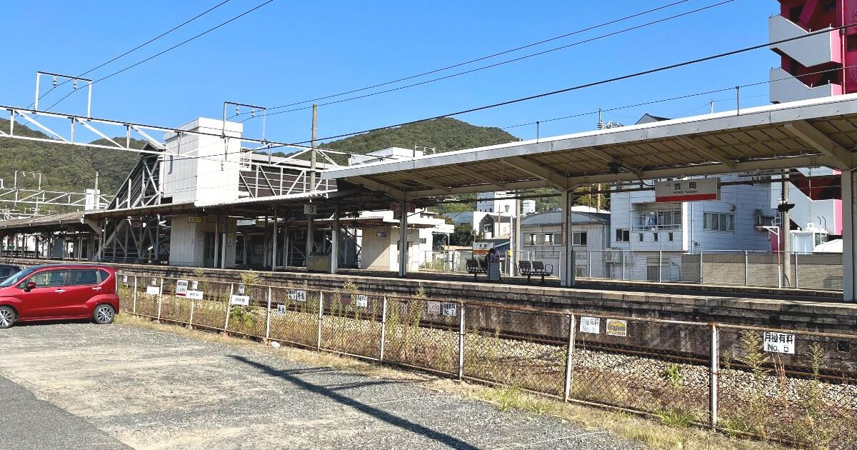 笠岡市笠岡、JR山陽本線、笠岡駅のホーム風景