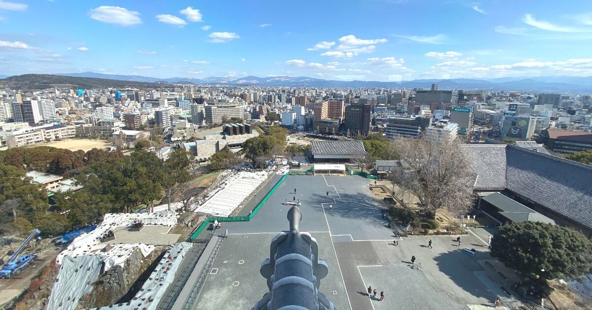 熊本市中央区本丸、熊本城の天守閣から見える街並み風景