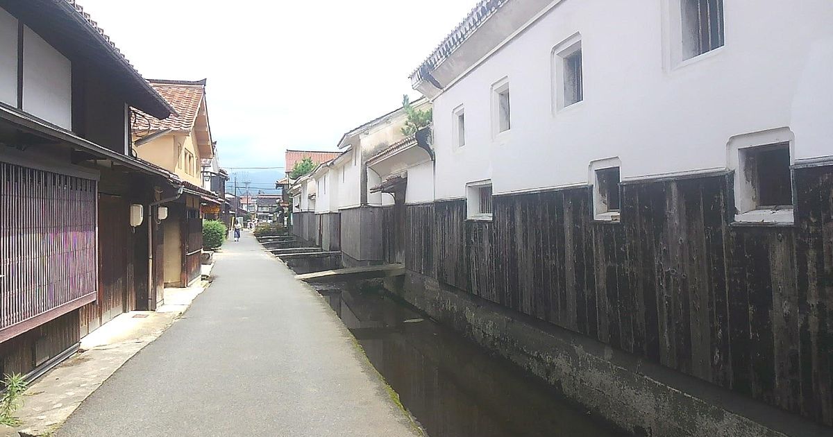 倉吉市魚町、江戸時代、明治時代の建物が多く残り、国の重要伝統的建造物群保存地区にもなっている、倉吉白壁土蔵群