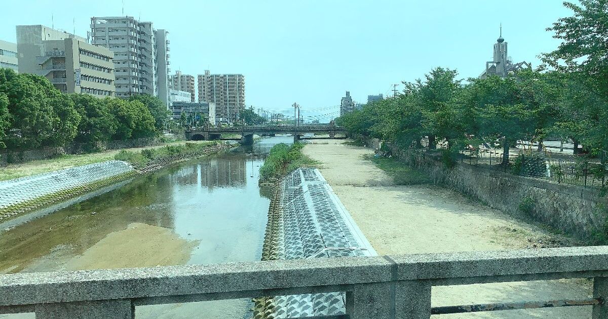 呉市の中心部を流れる二河川（にこうがわ）の風景