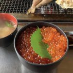 釧路市浜町、鮭番屋のいくら醤油漬けと塩いくらの食べ比べ丼