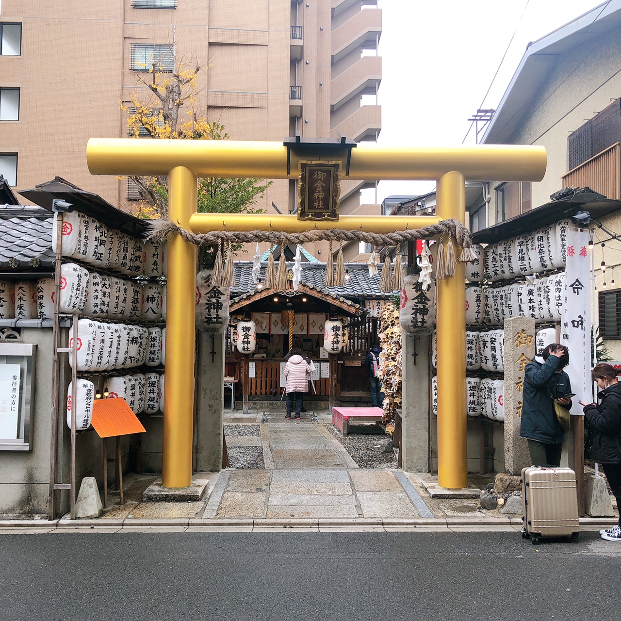 京都市中京区、お金のパワースポットとして人気を集める御金神社