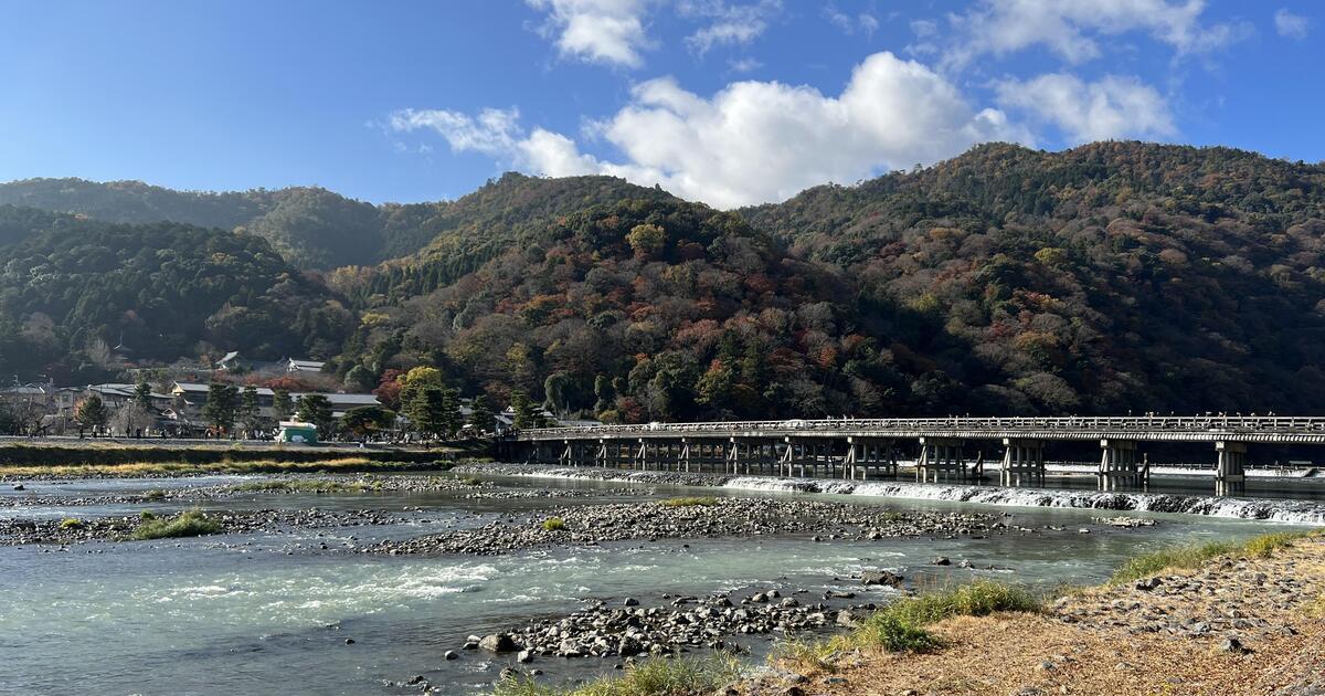 京都市右京区、嵐山を代表する景色、桂川と渡月橋