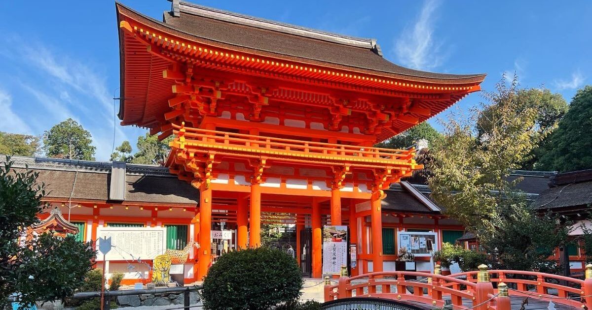 京都市北区上賀茂、京都で最も古い神社であり、5月の葵祭の開催地としても知られる上賀茂神社
