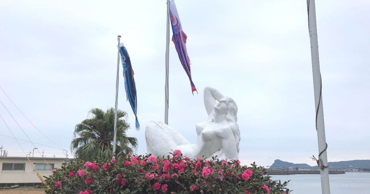 枕崎市、国内屈指の水揚げ量を誇る枕崎港の端にある枕崎マーメイド像