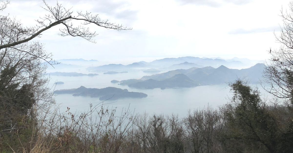 三原市沖浦町、しまなみの島々が望める竜王山展望台の風景
