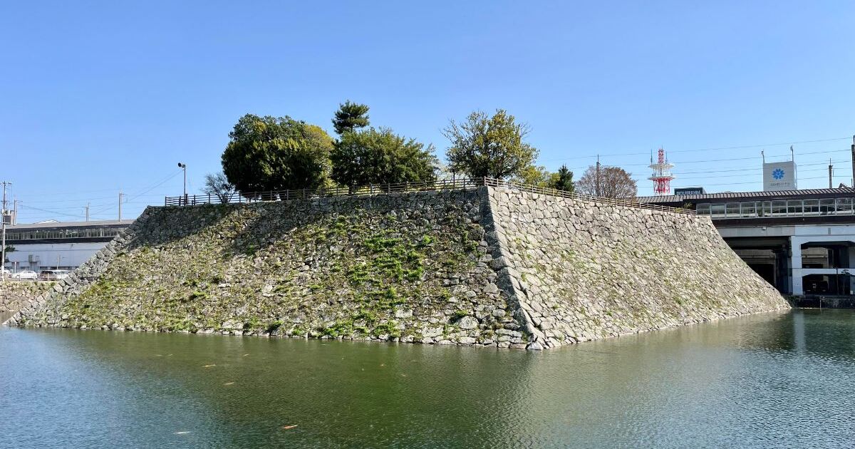 三原市城町、戦国時代に小早川隆景によって整備されたと伝わるかつての三原城跡の風景