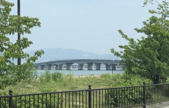 守山市と大津市をつなぐ生活の足であり、全長1400mの琵琶湖大橋