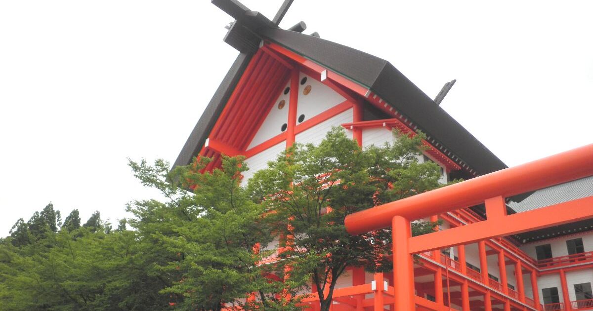 長岡市飯塚、神社の起源は縄文時代にまで遡ると伝えられる宝徳山稲荷大社