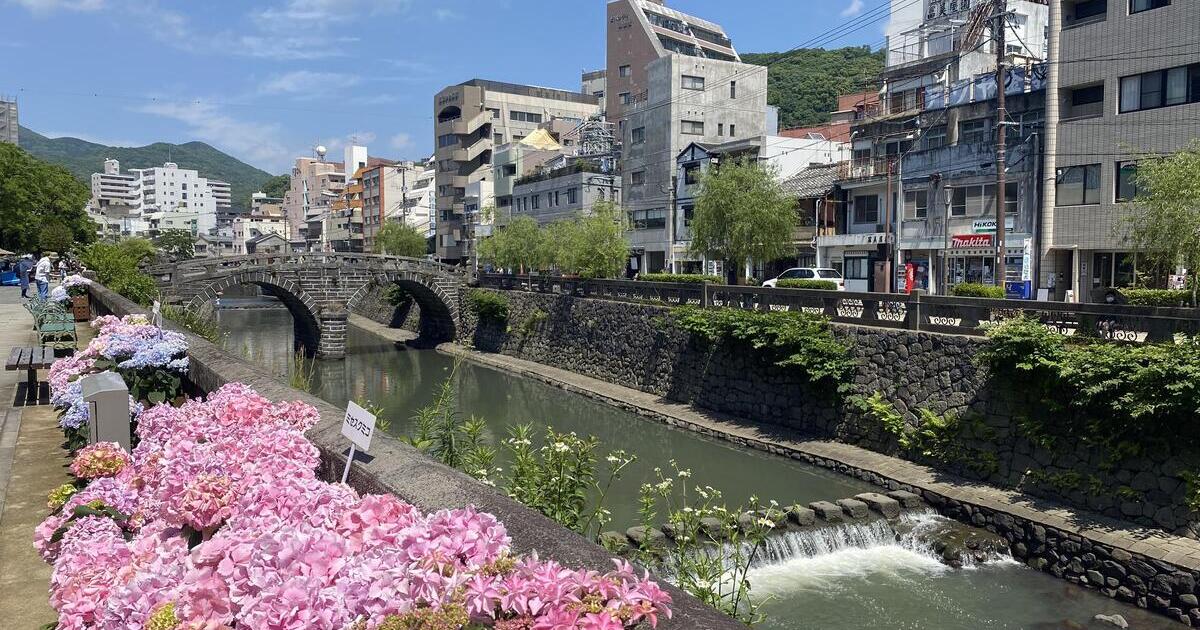 長崎市、日本初のアーチ式石橋として有名な眼鏡橋