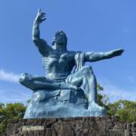 長崎市松山町、平和公園内に1955年に建てられた平和祈念像