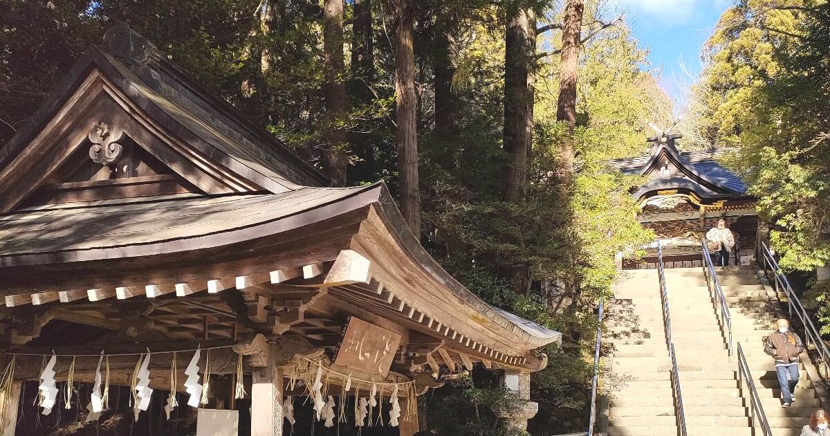 長瀞町長瀞、2世紀始めの創建、日本武尊にゆかりを持つと伝えられている古社、寳登山神社