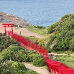 長門市油谷津黄、鳥居と海景色のコントラストが美しく、アメリカのテレビ局・CNNが発表した日本で最も美しい場所31にも選ばれた元乃隅神社