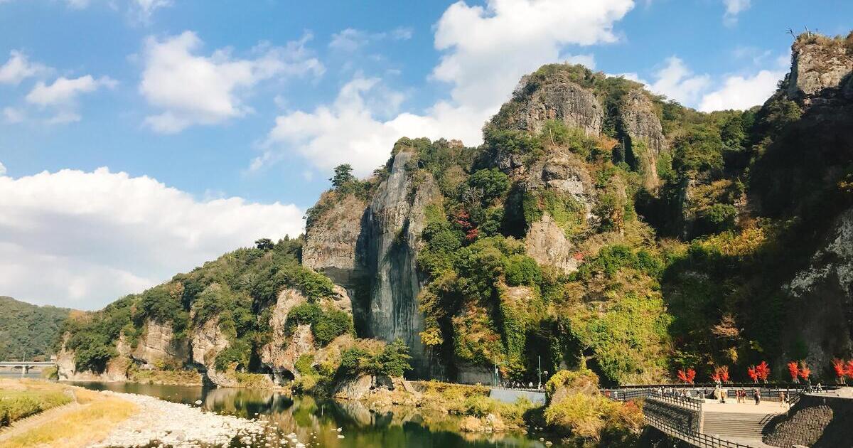 中津市、無数の奇岩が連なる景観が広がる耶馬渓（日本新三景）