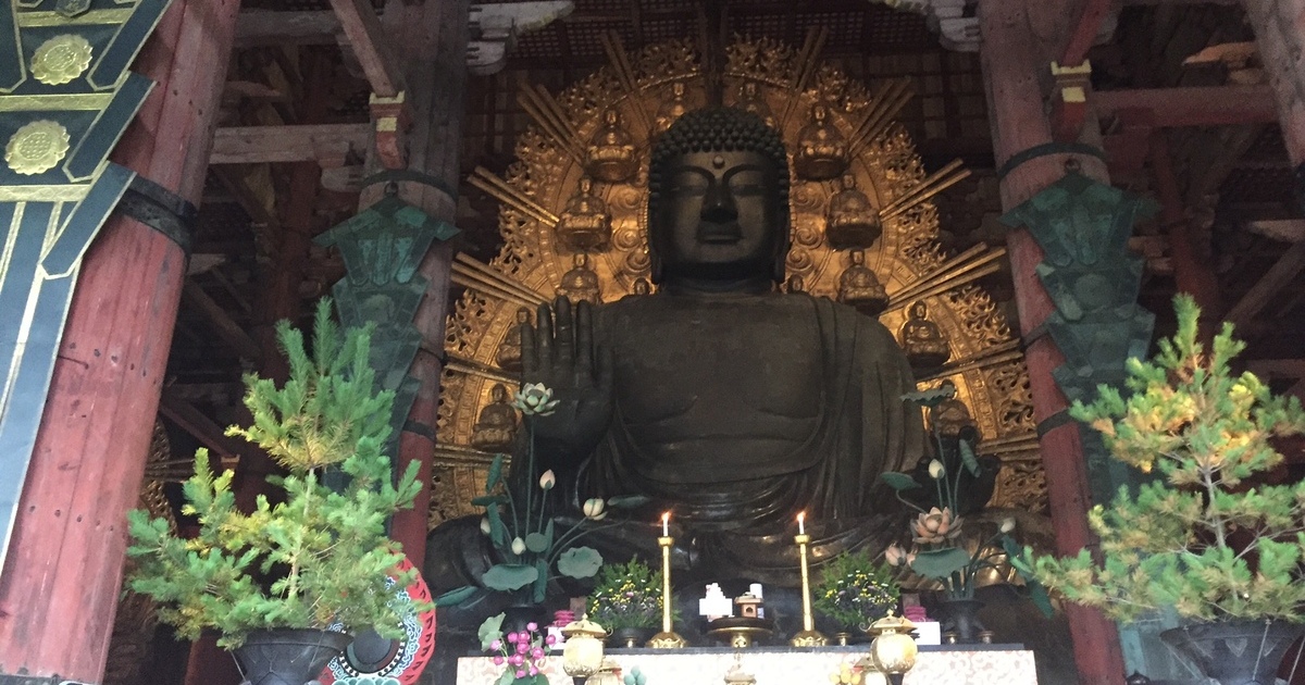 奈良市を代表するスポット、752年に完成したと伝わる東大寺大仏殿の盧舎那仏像
