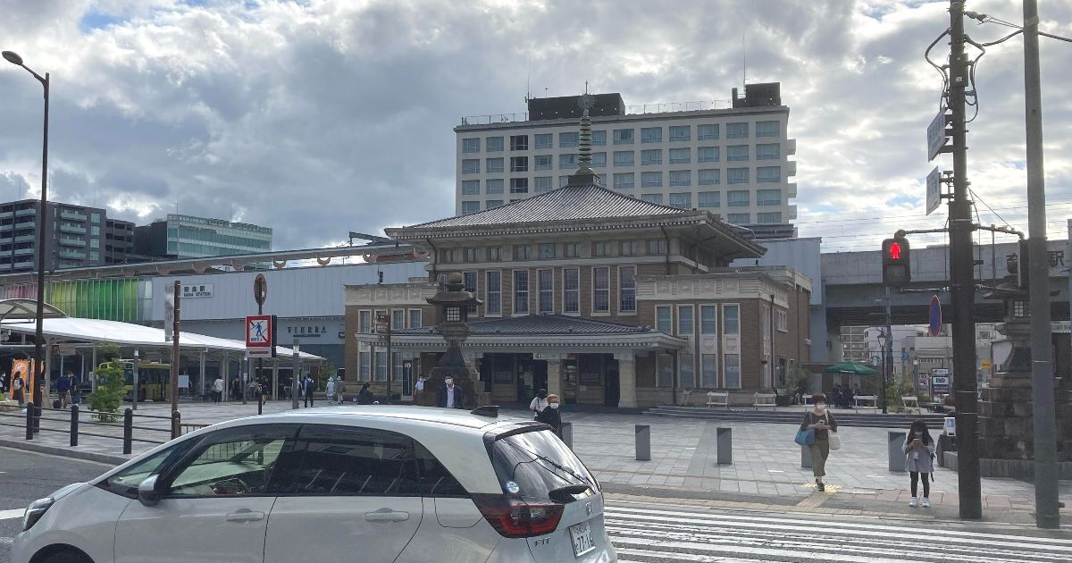 奈良市三条本町、JR大和路線の奈良駅
